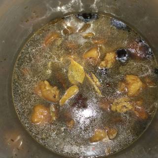 卤猪脚的做法步骤：5
