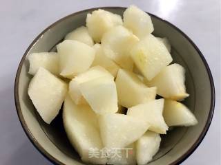 梨香鸡头米（芡实）甜汤的做法步骤：2