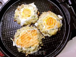 土豆鸡蛋饼的做法步骤：3