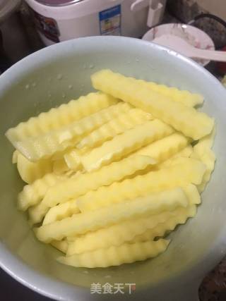 水煮版薯条的做法步骤：1