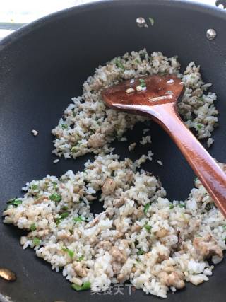 青椒肉丁炒饭的做法步骤：3