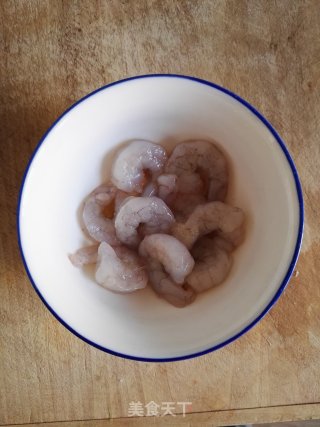 虾仁青椒炒豆腐的做法步骤：2