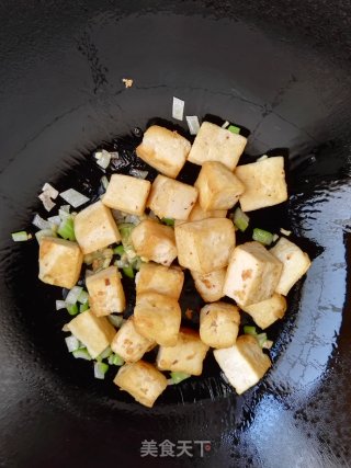 虾仁青椒炒豆腐的做法步骤：8