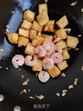 虾仁青椒炒豆腐的做法步骤：10