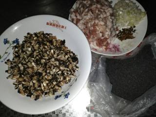 香菇酱的做法步骤：1