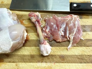 滑鸡啫啫煲的做法步骤：1