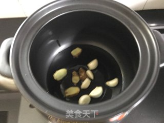 滑鸡啫啫煲的做法步骤：6