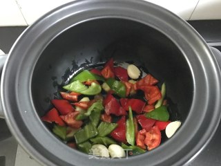 滑鸡啫啫煲的做法步骤：7