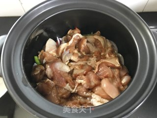 滑鸡啫啫煲的做法步骤：9