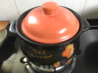 滑鸡啫啫煲的做法步骤：10