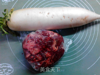 清炖牛肉萝卜汤的做法步骤：1