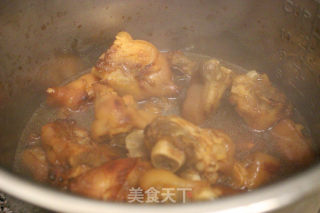 板栗红烧猪蹄的做法步骤：10