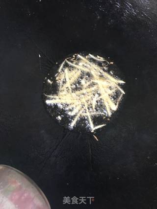 葱炒河虾的做法步骤：1