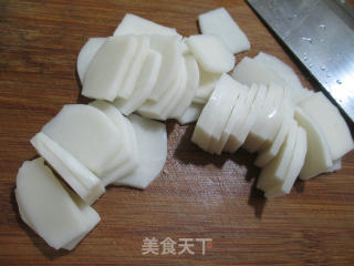 酸菜平菇煮年糕的做法步骤：2