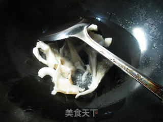 酸菜平菇煮年糕的做法步骤：3