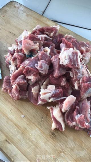 萝卜烧牛腩的做法步骤：1
