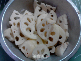 莲藕红枣牛骨汤的做法步骤：3