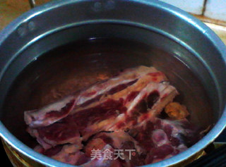莲藕红枣牛骨汤的做法步骤：6