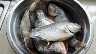 黄豆酱罗非鱼的做法步骤：1