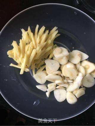 响油鳝丝的做法步骤：2