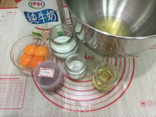 6寸双色戚风蛋糕的做法步骤：1
