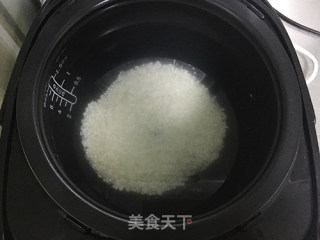 【皮蛋瘦肉粥】十分钟早餐粥之四的做法步骤：1