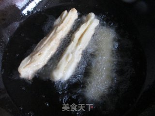 自制松软油条的做法步骤：7