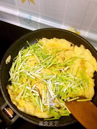 蒜苗炒鸡蛋的做法步骤：4