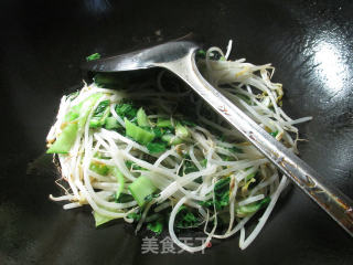 青菜炒绿豆芽的做法步骤：6
