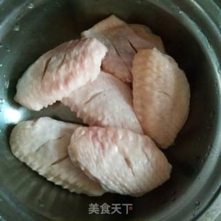私房烤鸡翅的做法步骤：1