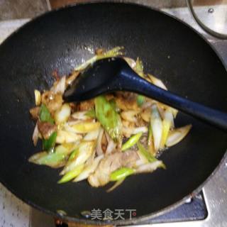 大葱炒肘子的做法步骤：4