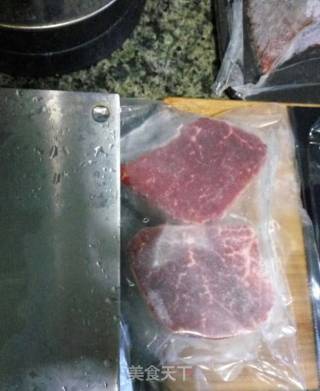 牛排的做法步骤：1