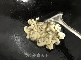 蘑菇炖豆腐的做法步骤：3
