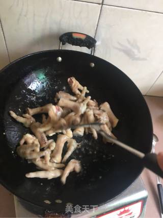 红烧鸡爪的做法步骤：6