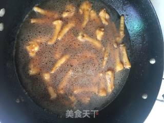 红烧鸡爪的做法步骤：8