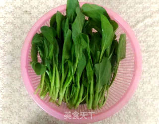 清炒菜心的做法步骤：1