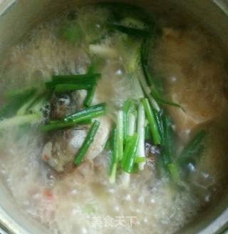 鱼头炖冻豆腐的做法步骤：11