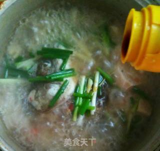 鱼头炖冻豆腐的做法步骤：12