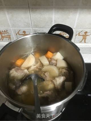 粟米红白萝卜大骨汤的做法步骤：5