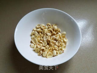 莲子炖鸡汤的做法步骤：2