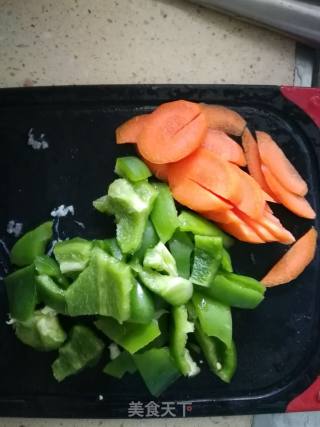 青椒炒肉的做法步骤：3