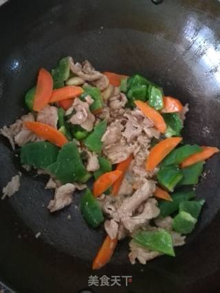 青椒炒肉的做法步骤：6