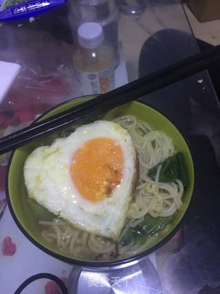 爱心鸡蛋面的做法步骤：1