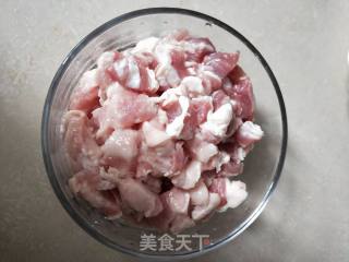 酸豆角炒肉丁的做法步骤：1