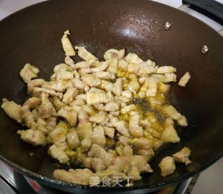 酸豆角炒肉丁的做法步骤：3