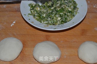大肉芹菜馅饼的做法步骤：1