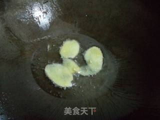 香菇木耳红烧鸡的做法步骤：2