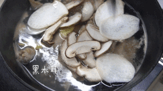 杂菌枸杞鸡汤的做法步骤：2