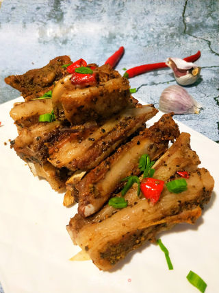 黑乐砂锅烤羊排的做法步骤：1