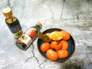 酱油啤酒蛋——古龙天成两年酿造黑豆酱油组合的做法步骤：1